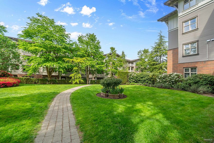 404 4883 Maclure Mews