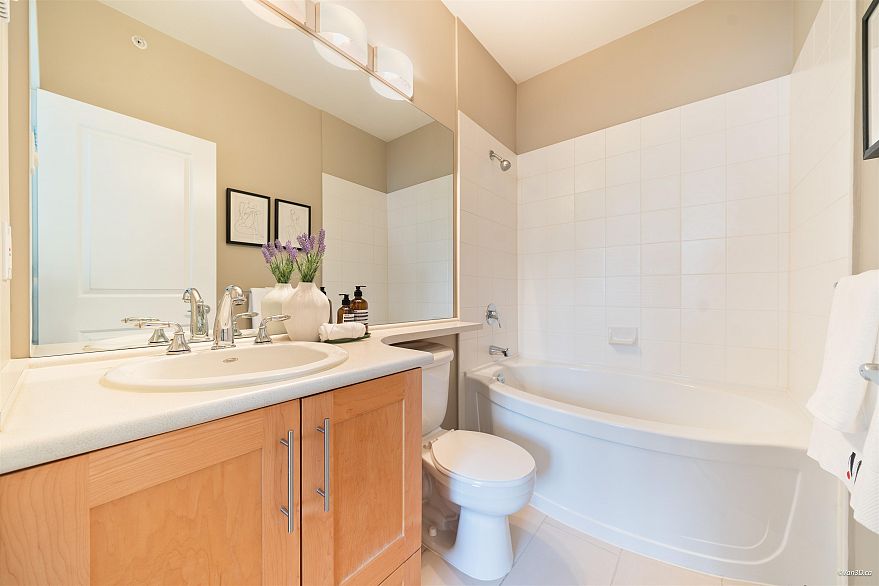 404 4883 Maclure Mews