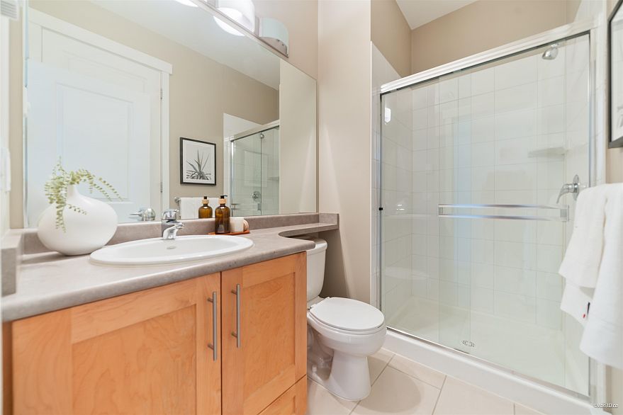 404 4883 Maclure Mews