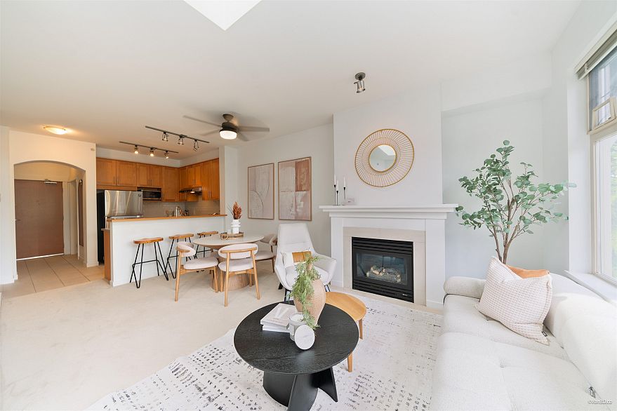 404 4883 Maclure Mews