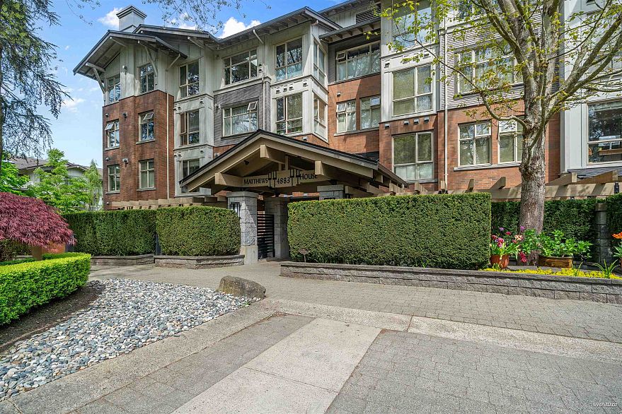 404 4883 Maclure Mews