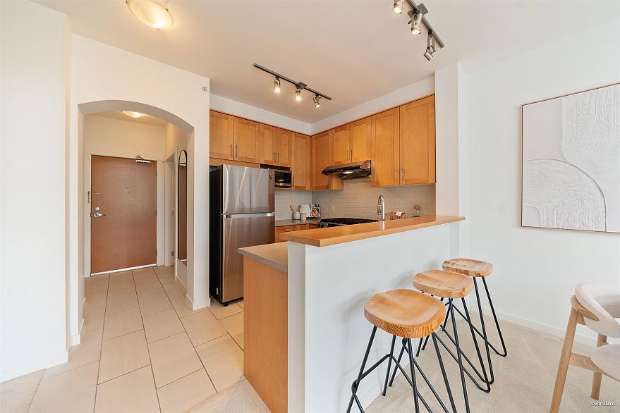 404 4883 Maclure Mews