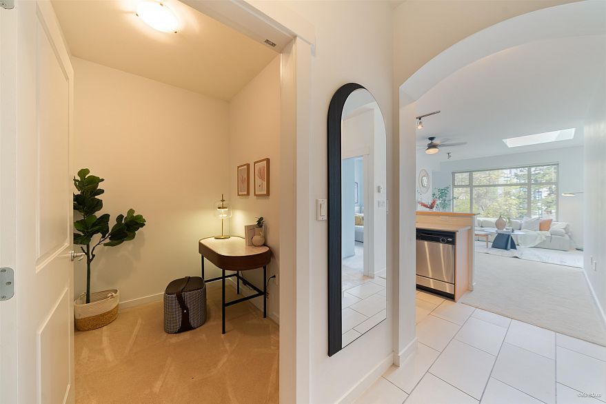 404 4883 Maclure Mews