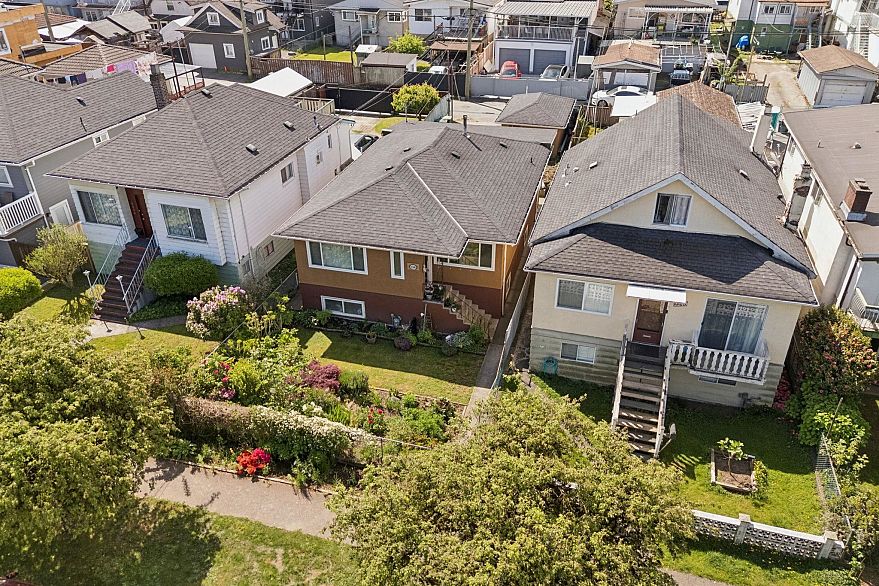 2248 Mannering Avenue