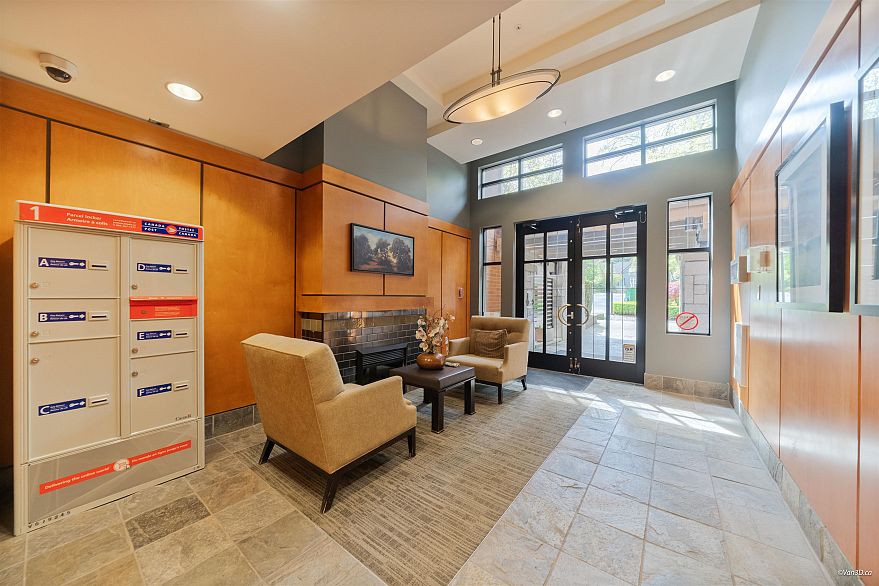404 4883 Maclure Mews