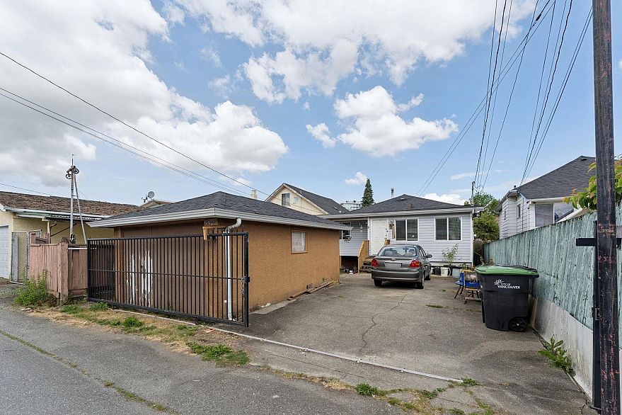 2248 Mannering Avenue