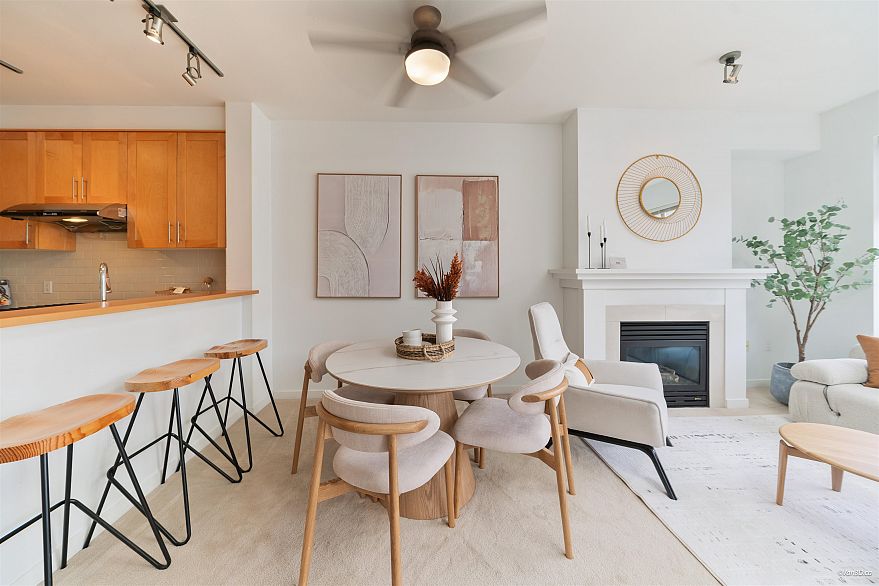 404 4883 Maclure Mews