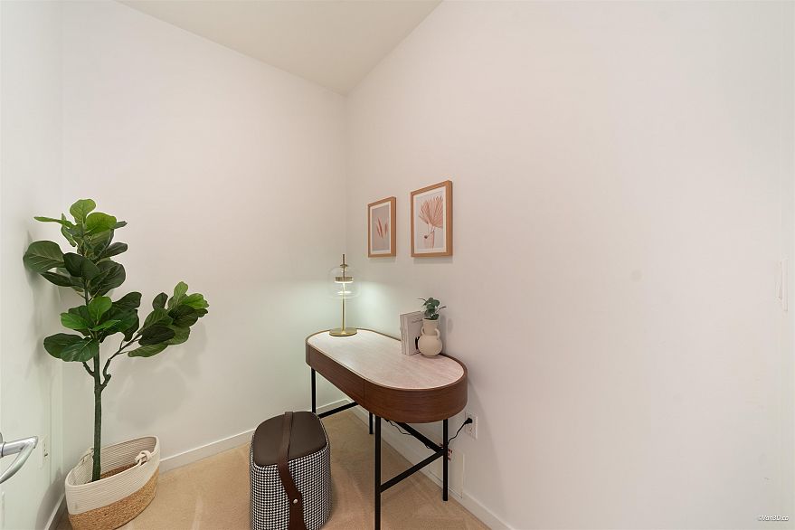 404 4883 Maclure Mews