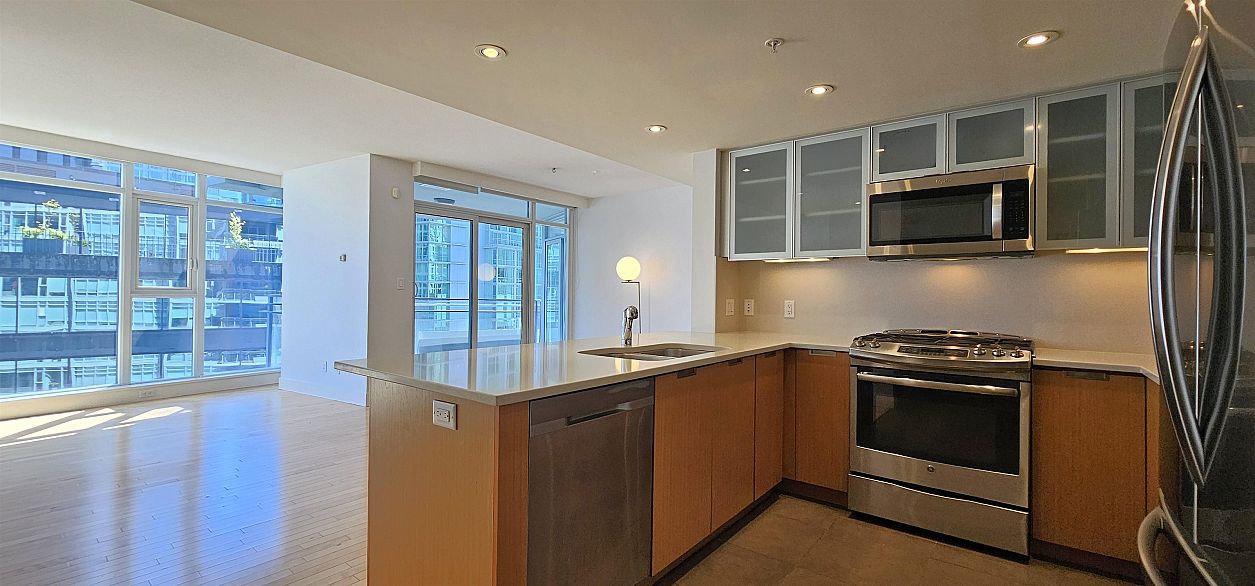 1904 1205 W Hastings Street