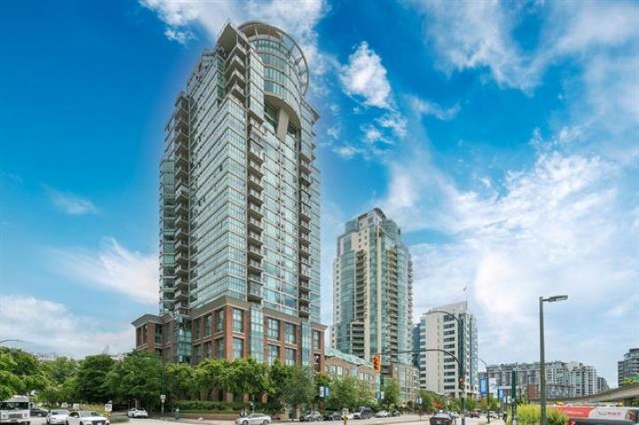 2105 1128 Quebec Street