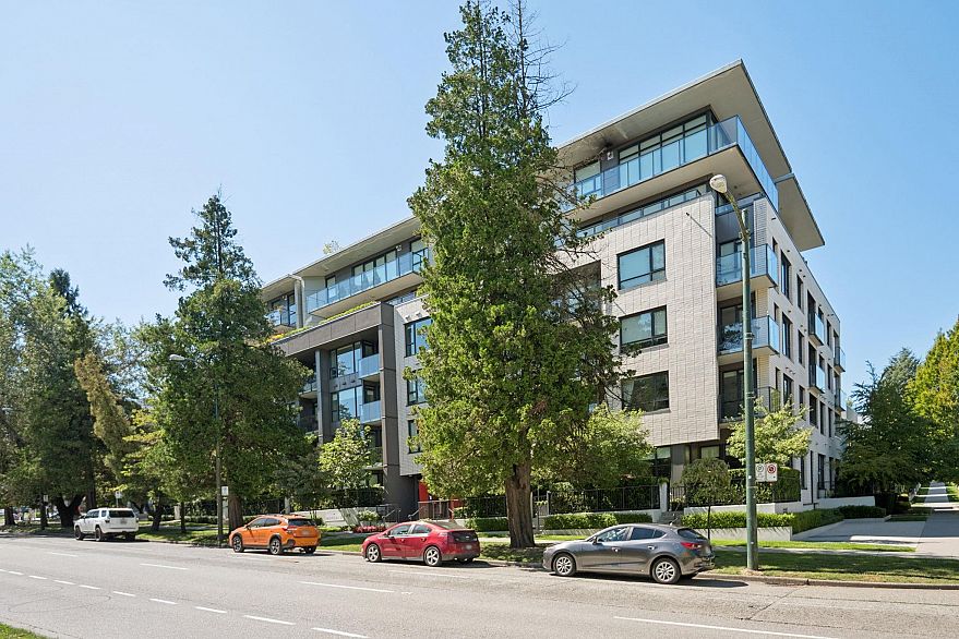 301 4427 Cambie Street