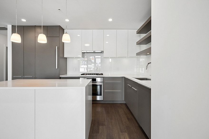 301 4427 Cambie Street