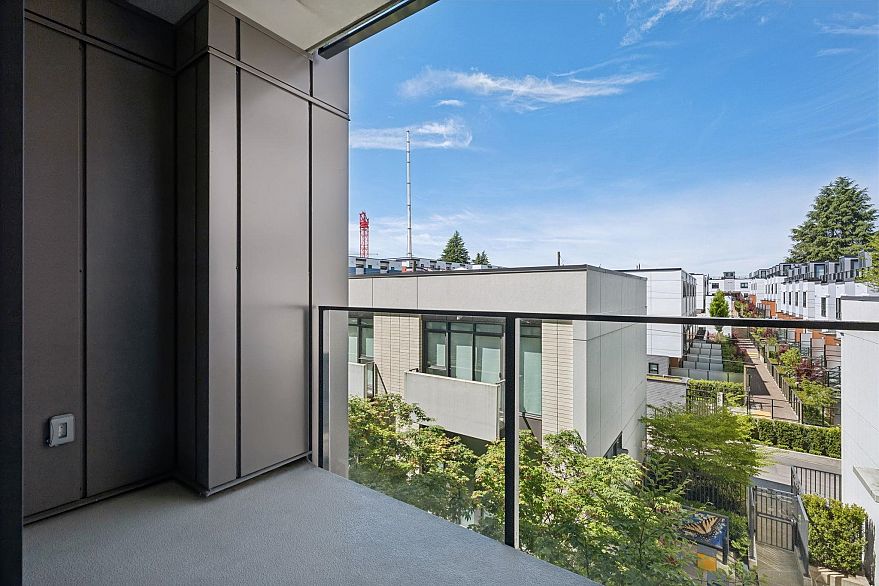 301 4427 Cambie Street