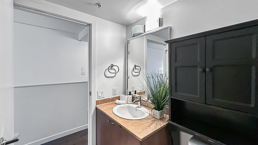 616 610 Granville Street