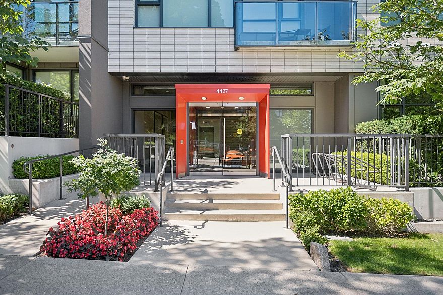 301 4427 Cambie Street