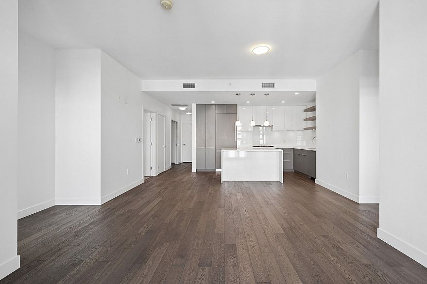 301 4427 Cambie Street