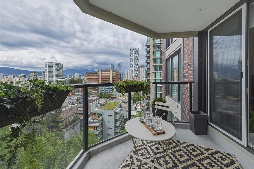 1203 1010 Burnaby Street