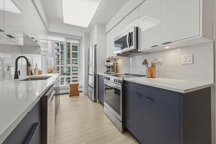 1203 1010 Burnaby Street