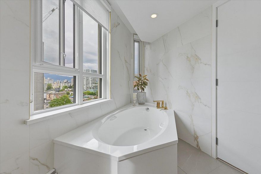 1203 1010 Burnaby Street