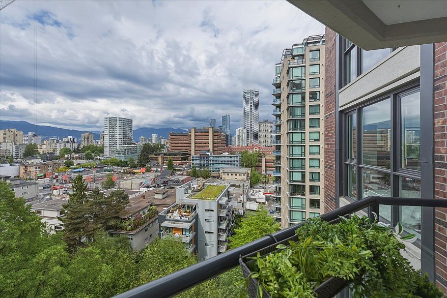 1203 1010 Burnaby Street