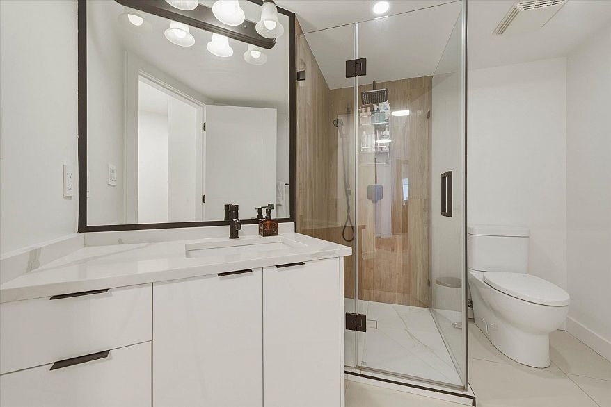 1203 1010 Burnaby Street