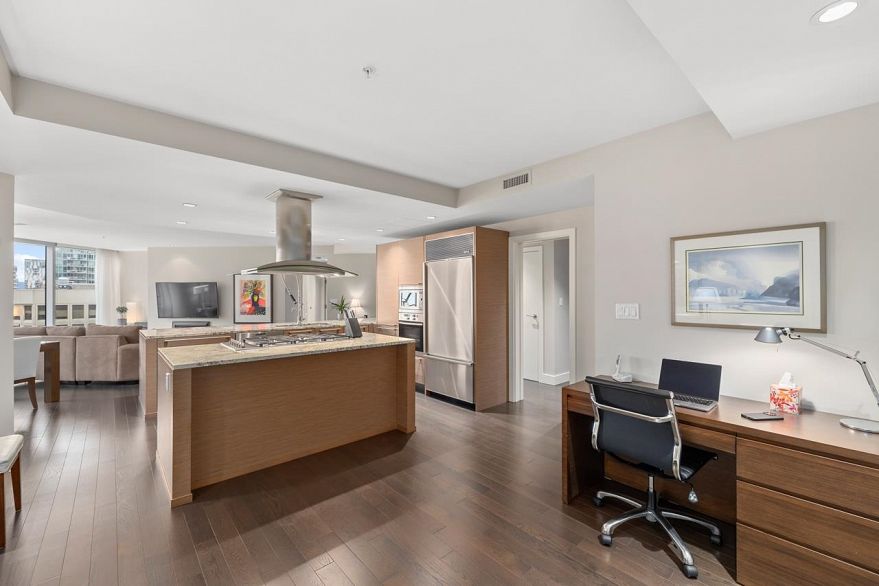 2601 1111 Alberni Street
