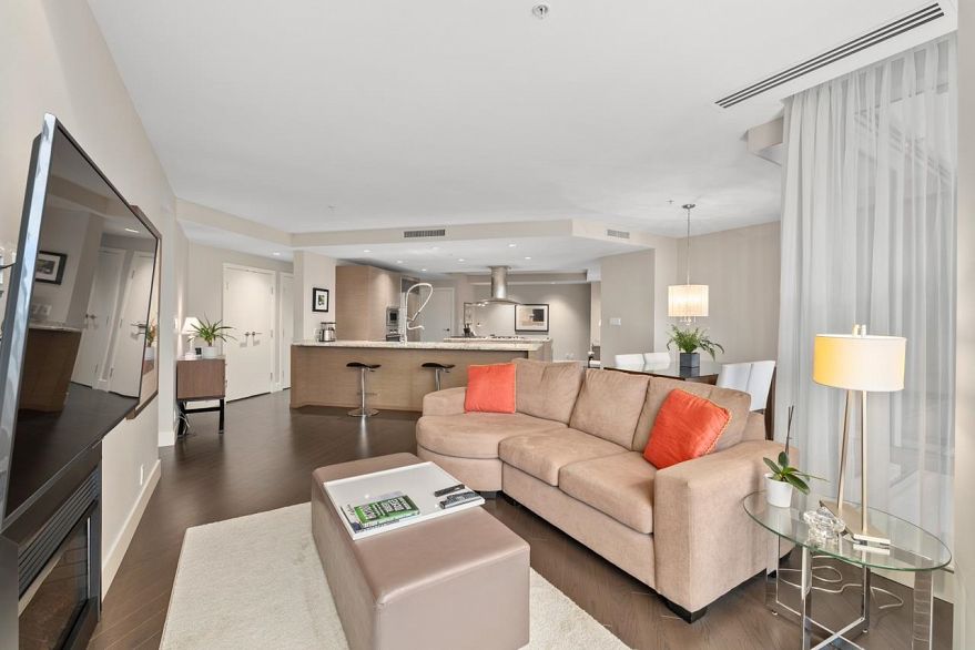 2601 1111 Alberni Street