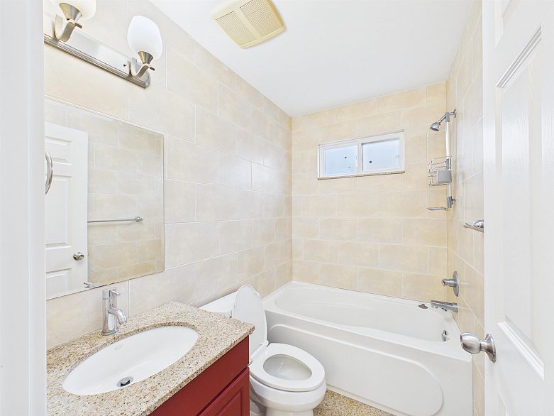 3394 Seaforth Drive