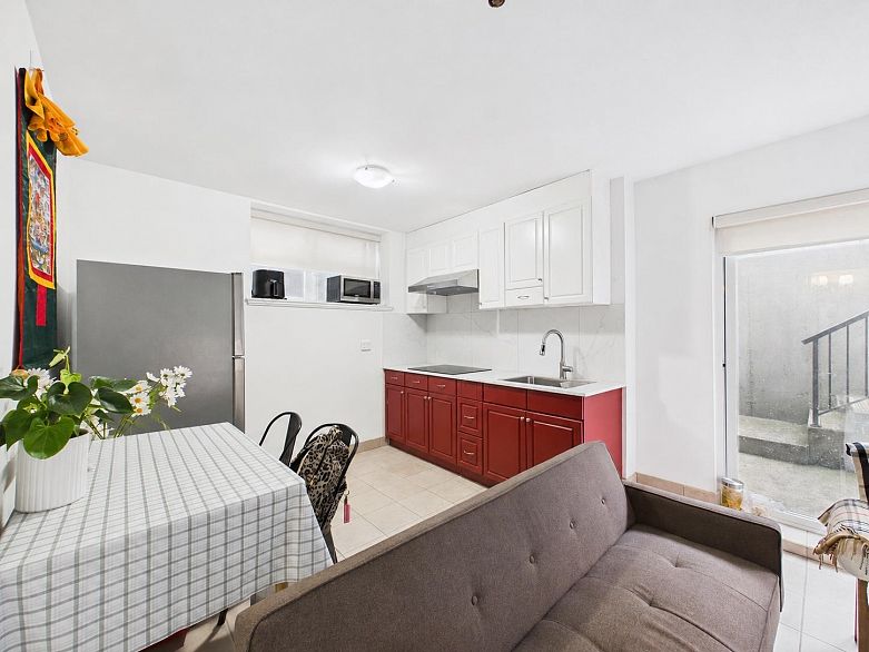 3394 Seaforth Drive