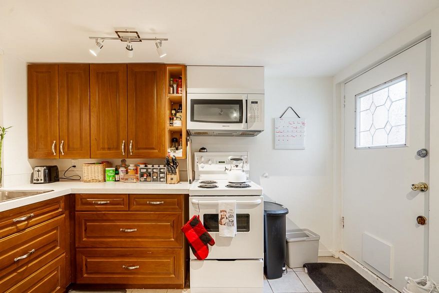 242 W 21st Avenue