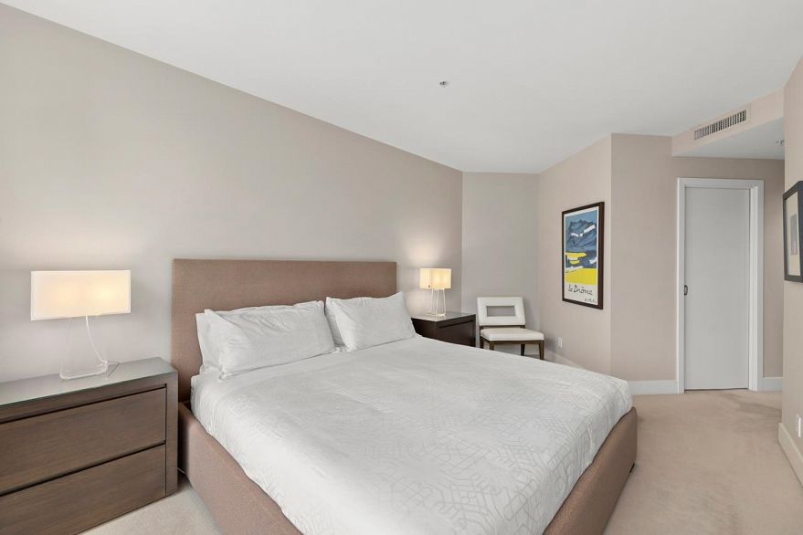 2601 1111 Alberni Street