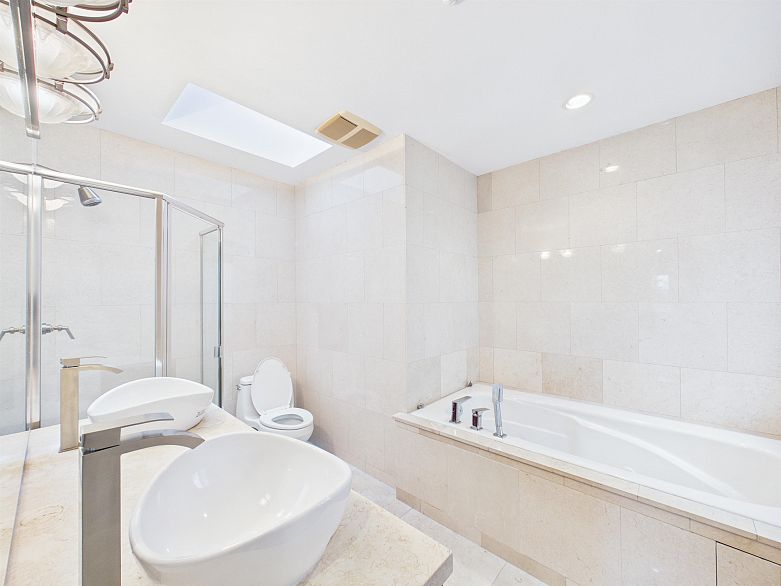 3394 Seaforth Drive