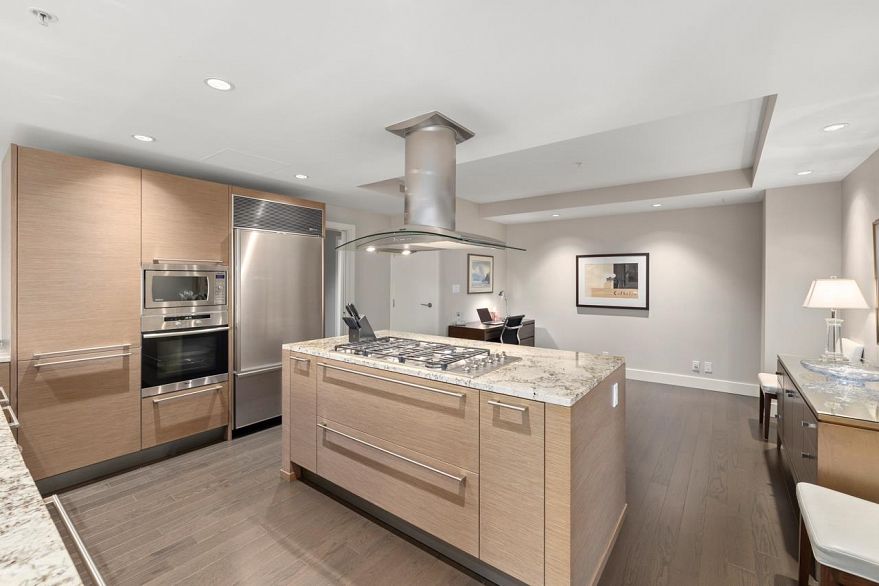 2601 1111 Alberni Street