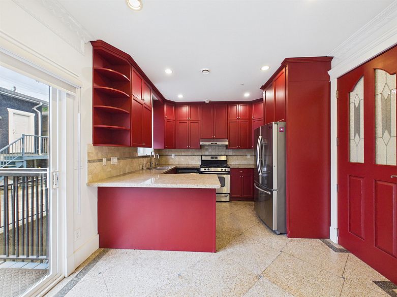 3394 Seaforth Drive