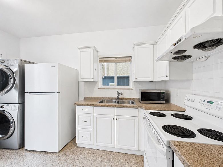 3394 Seaforth Drive