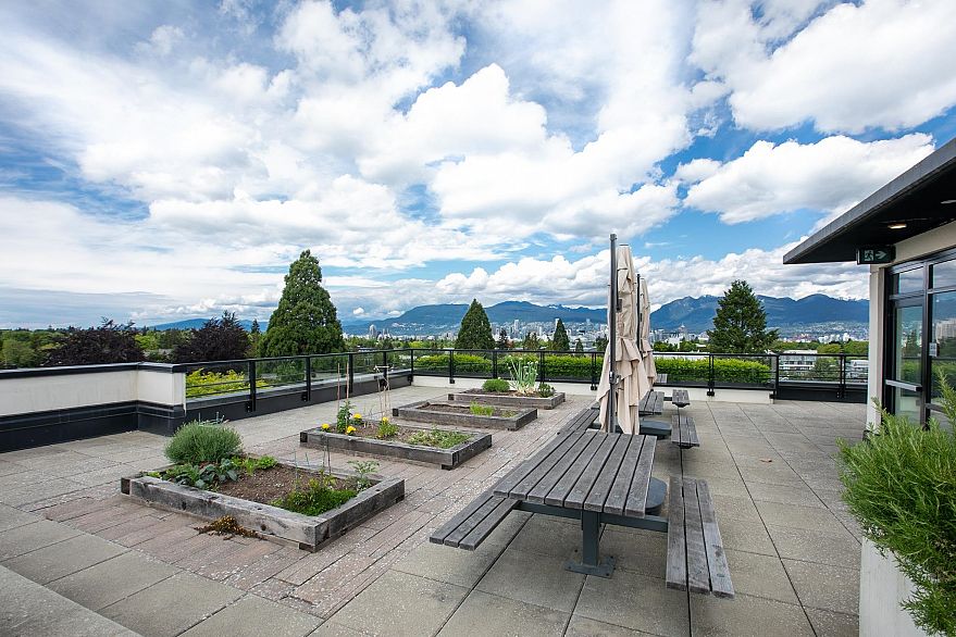 307 4488 Cambie Street
