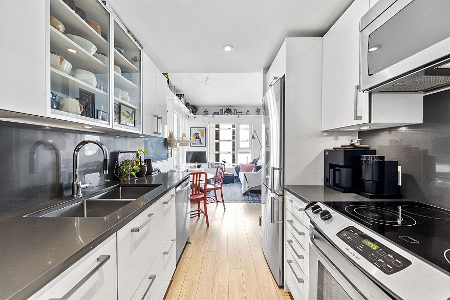 703 983 E Hastings Street