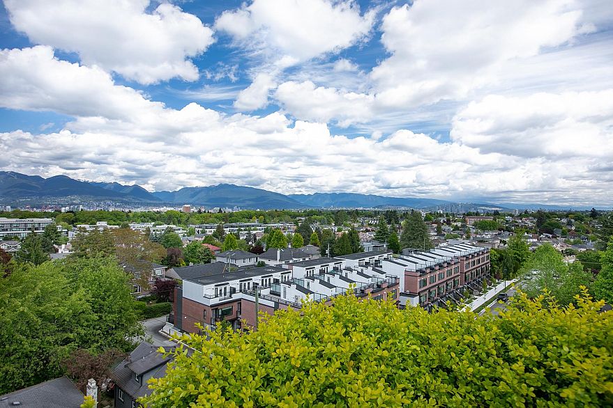 307 4488 Cambie Street