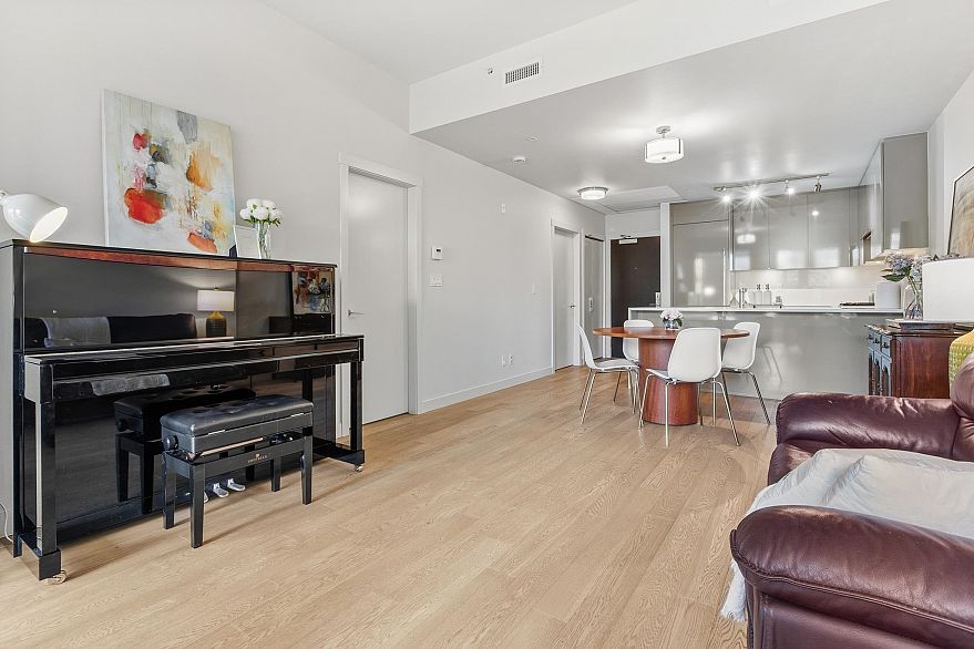 307 4488 Cambie Street