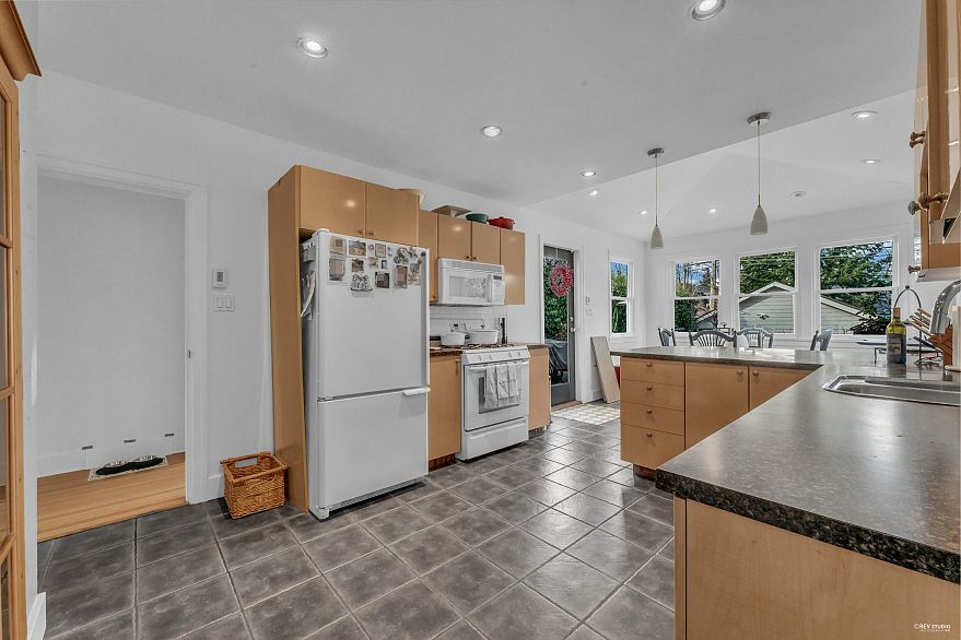 295 W 23rd Avenue