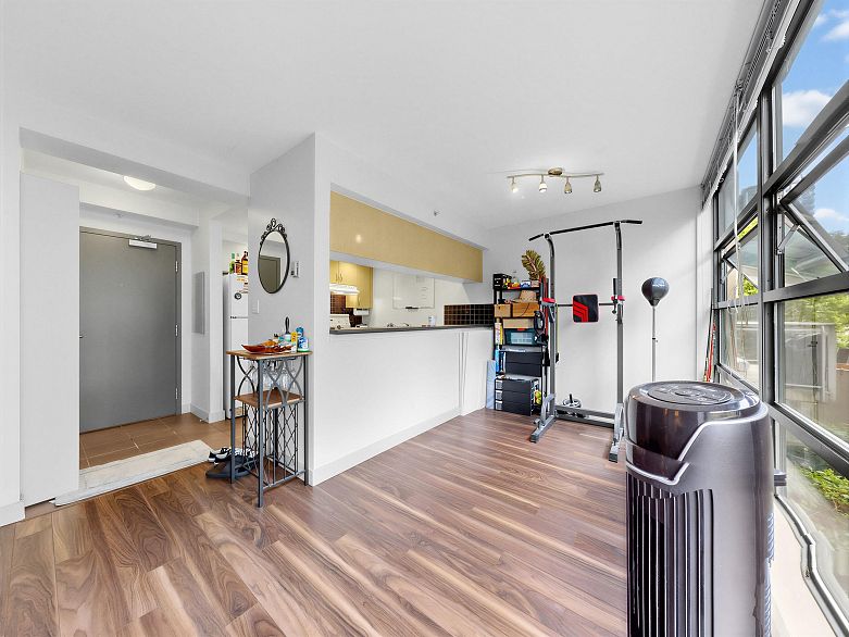 214 1688 Robson Street