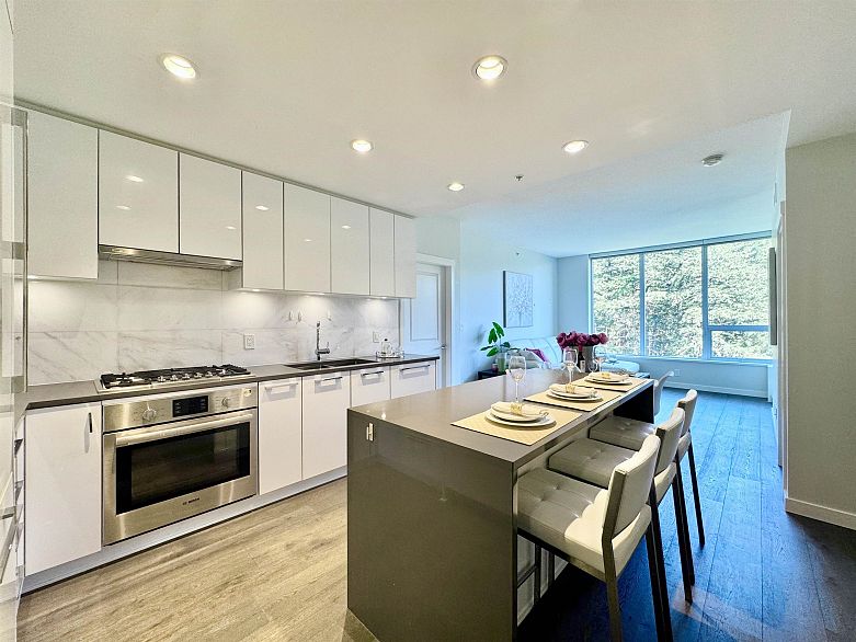1307 3487 Binning Road