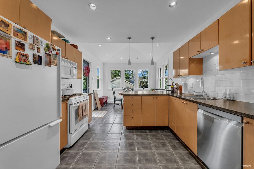 295 W 23rd Avenue