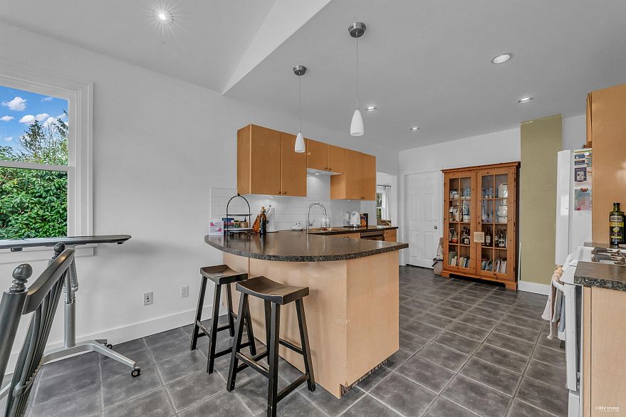 295 W 23rd Avenue