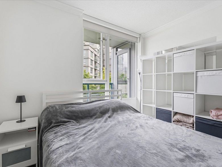 502 1033 Marinaside Crescent