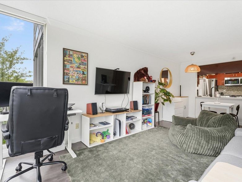 502 1033 Marinaside Crescent
