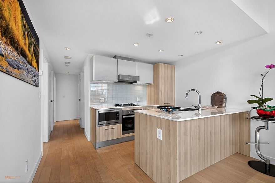 312 2220 Kingsway