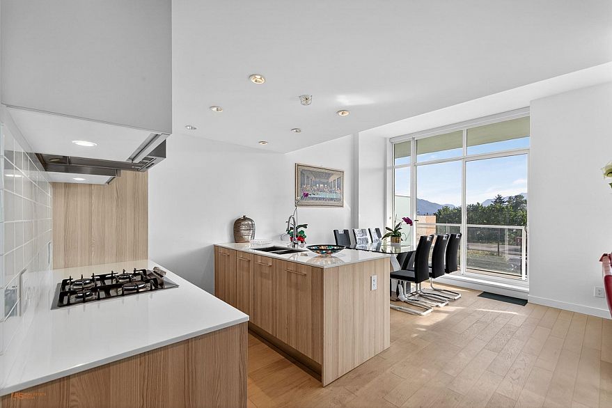 312 2220 Kingsway
