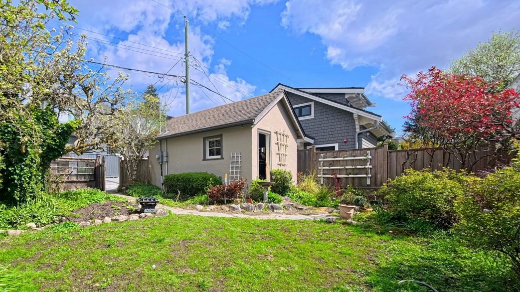 3425 W 33rd Avenue