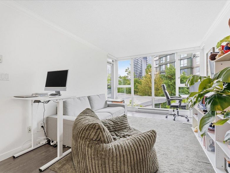 502 1033 Marinaside Crescent